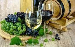 Seluk Beluk Minuman Wine : Definisi, Jenis-Jenis, Cara Penyajiannya