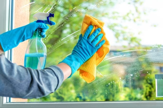 Glass Cleaning Adalah: Apa Itu, Langkah-Langkah, dan Tips Dalam Melakukannya